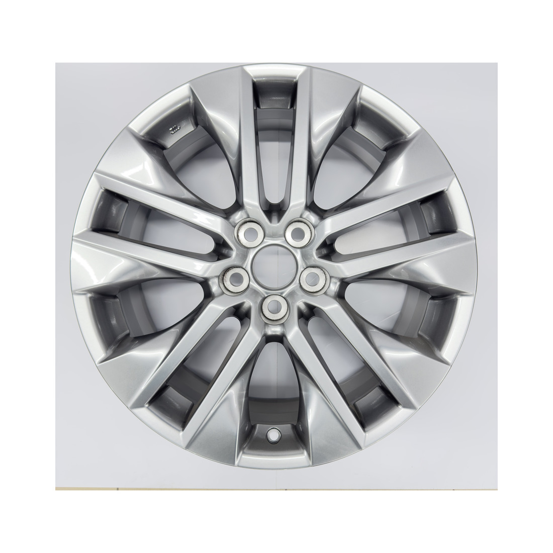 7.5x19 5x114.3 60.1 ET40 Brilliantsilver Вид 0